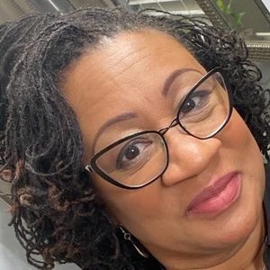 Meet your Posher, Tia